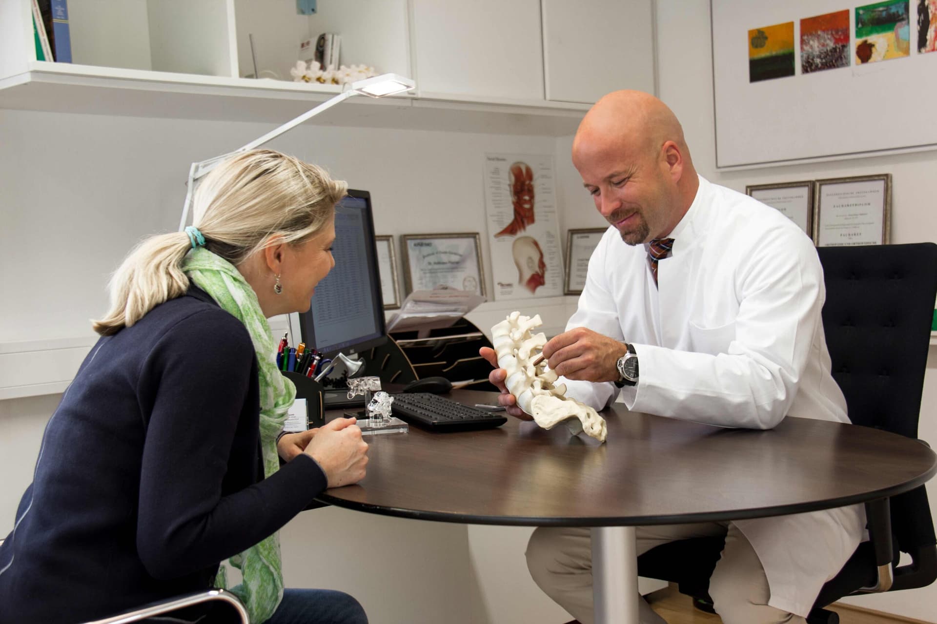 Dr. Florian J. Hofmann bei der Patientenberatung